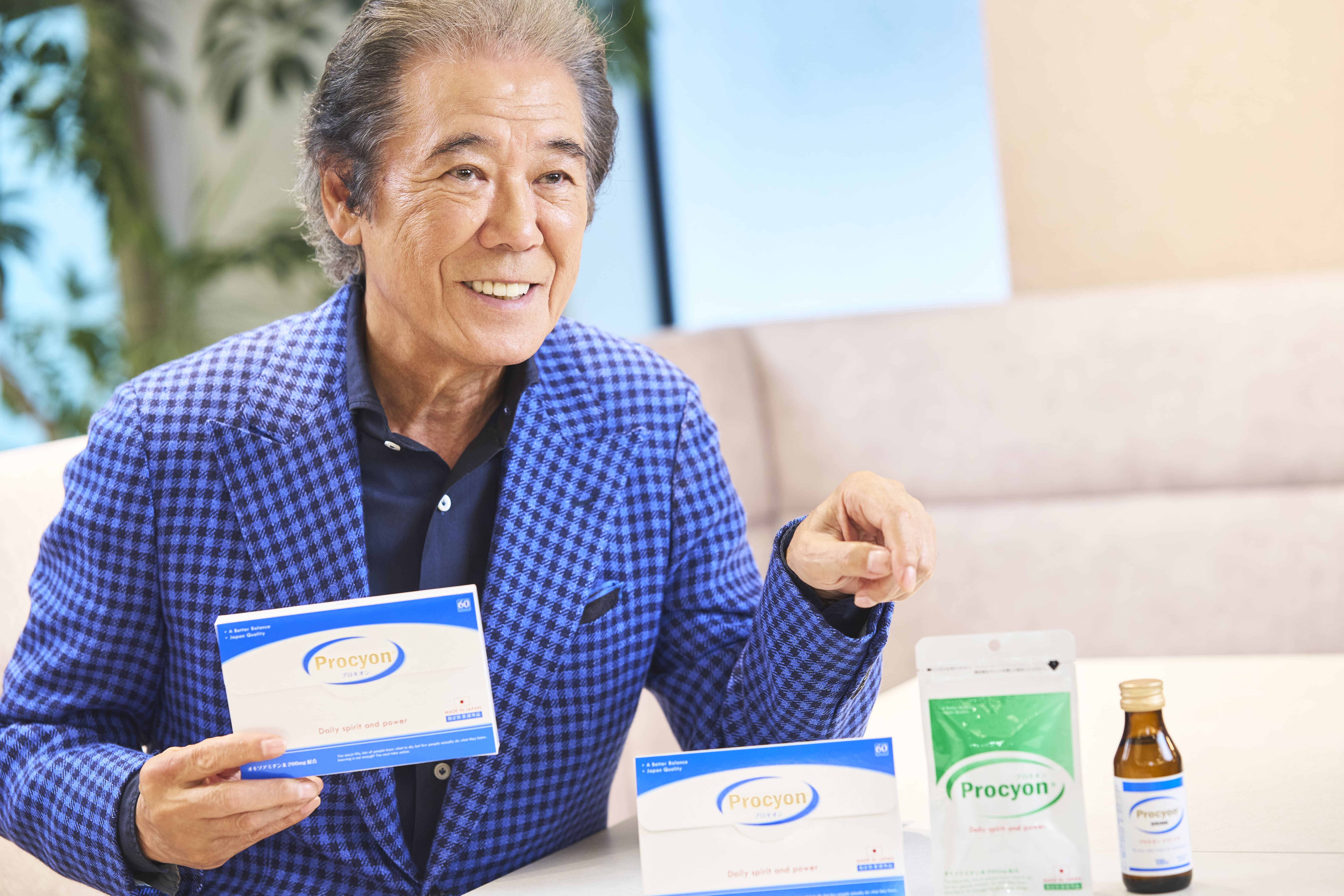 インタビュー中の西岡さん